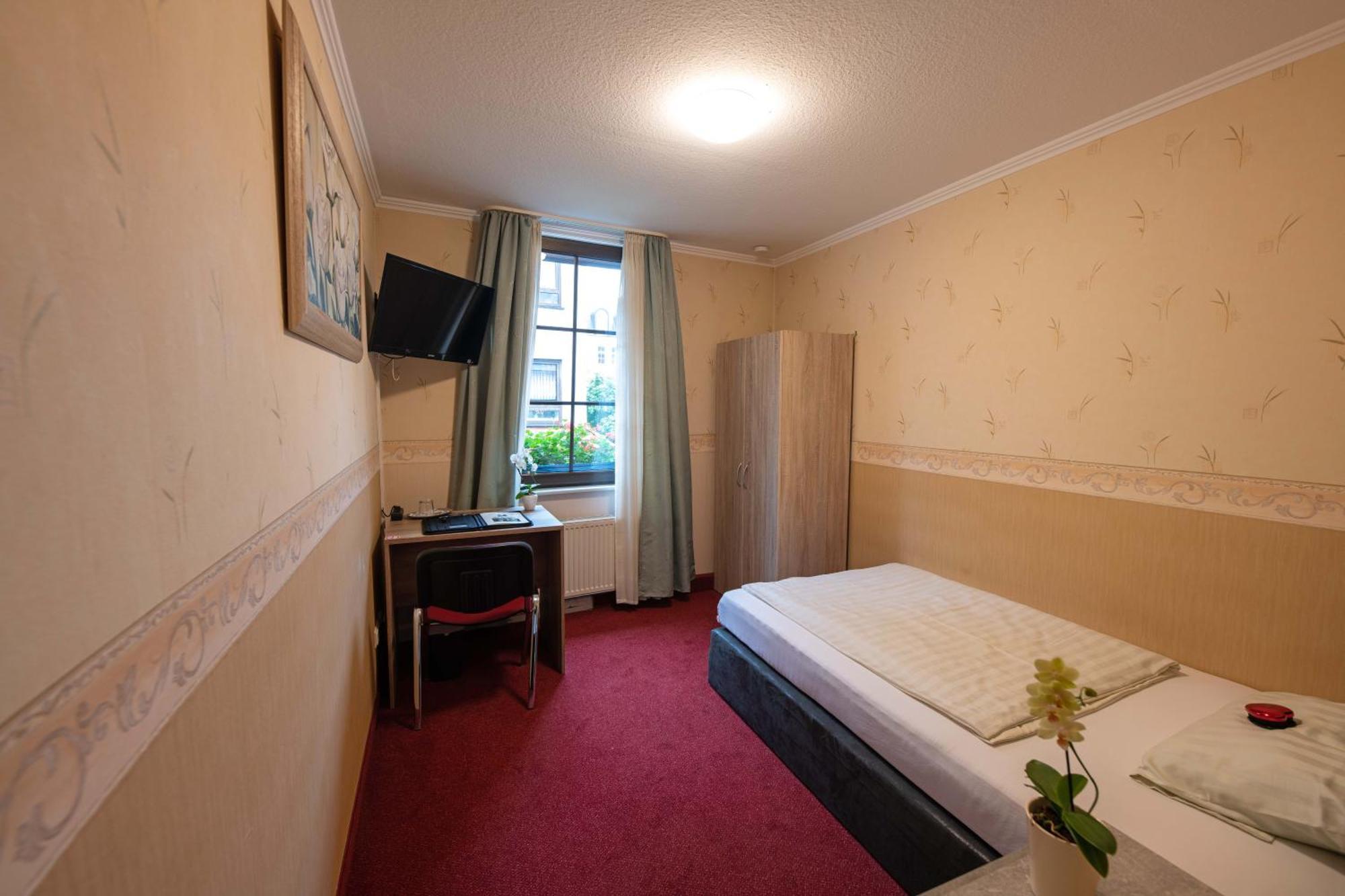 Hotel Am Rathaus Menden Extérieur photo